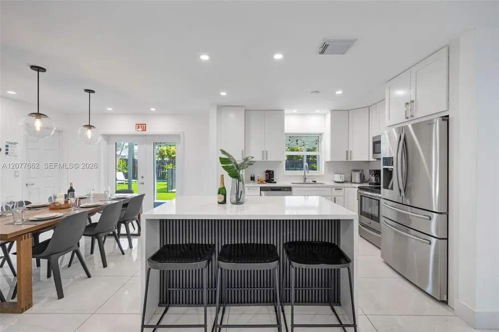 220 NE 10th Ave Hallandale Beach, FL 33009