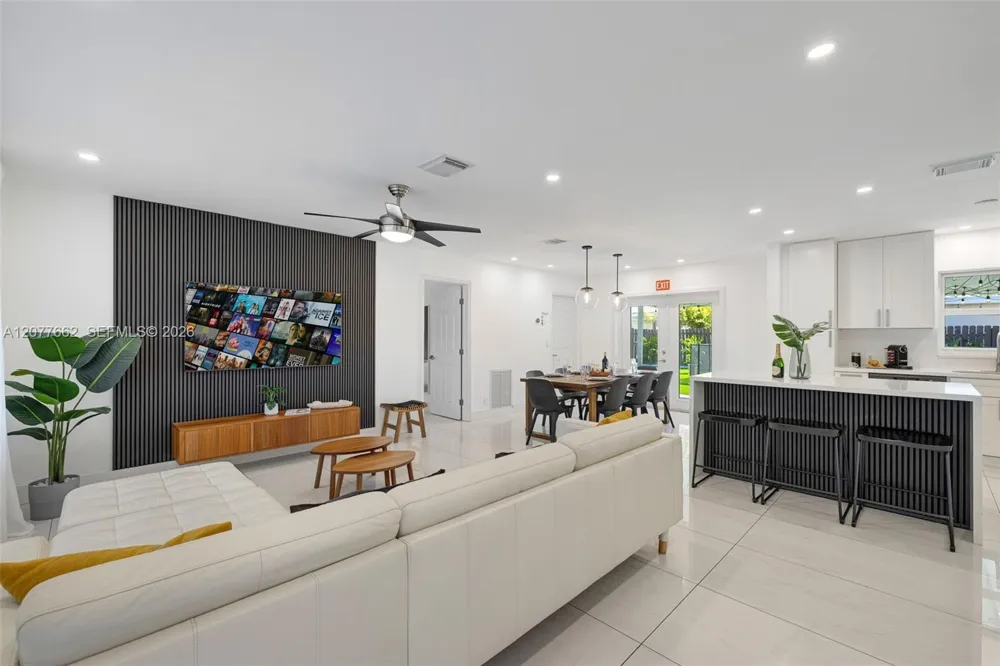 220 NE 10th Ave Hallandale Beach, FL 33009