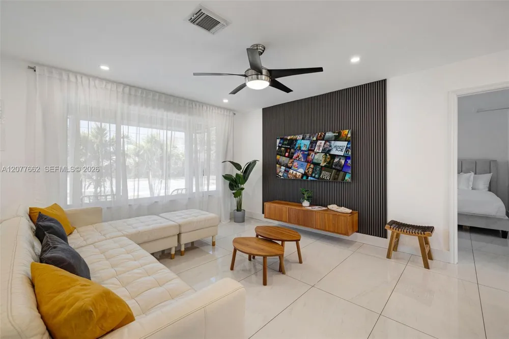 220 NE 10th Ave Hallandale Beach, FL 33009
