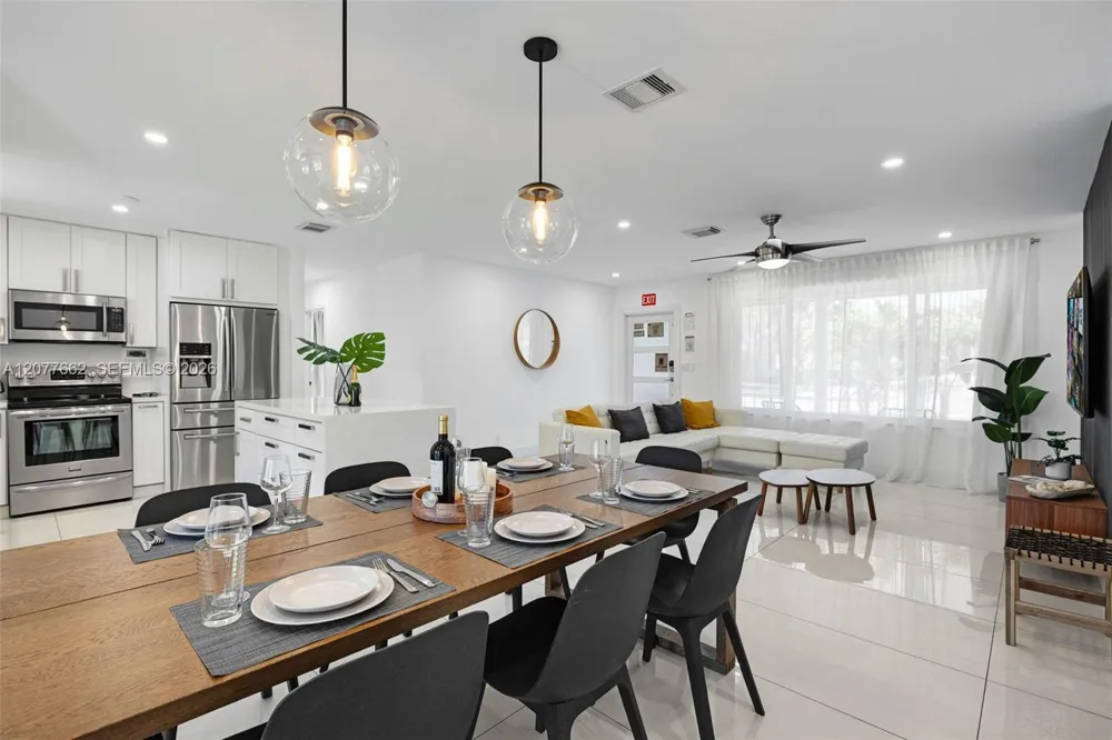 220 NE 10th Ave Hallandale Beach, FL 33009