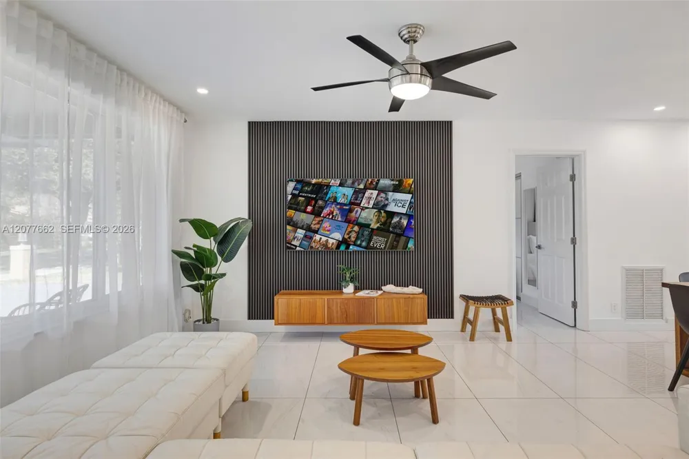 220 NE 10th Ave Hallandale Beach, FL 33009