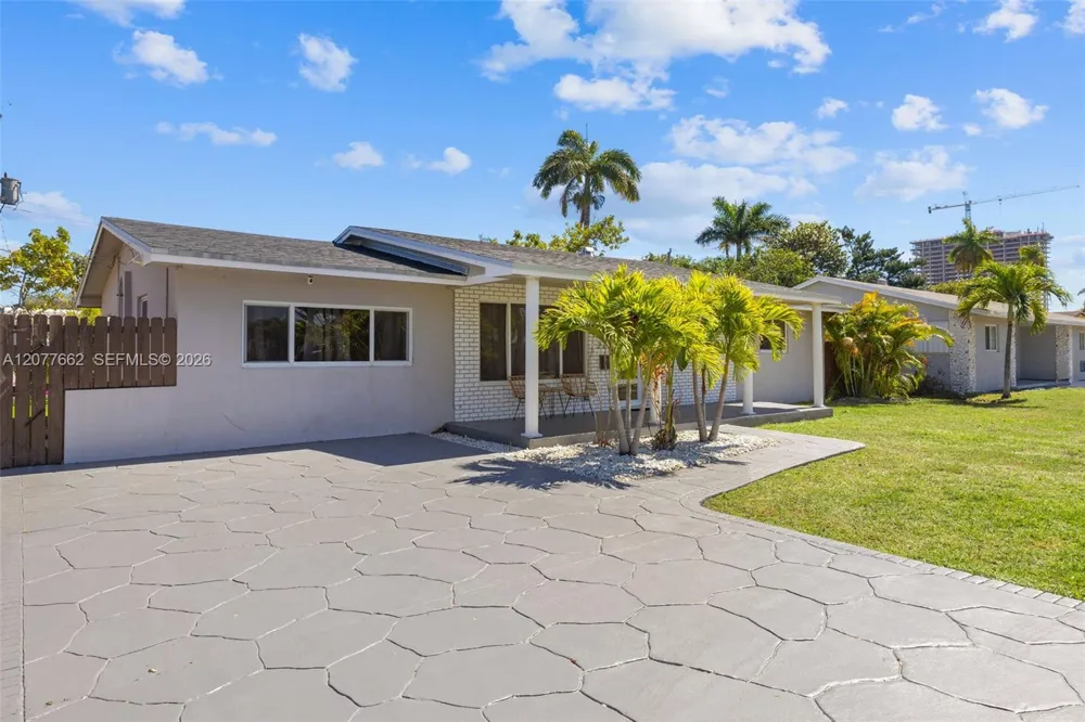 220 NE 10th Ave Hallandale Beach, FL 33009