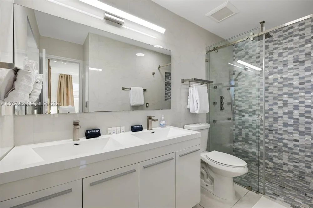 220 NE 10th Ave Hallandale Beach, FL 33009