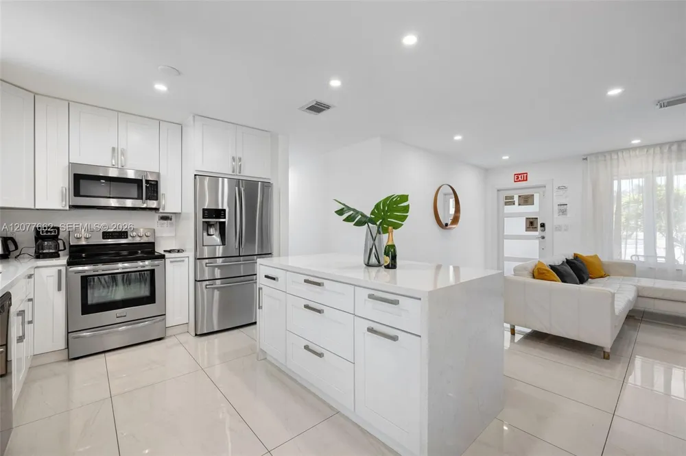 220 NE 10th Ave Hallandale Beach, FL 33009