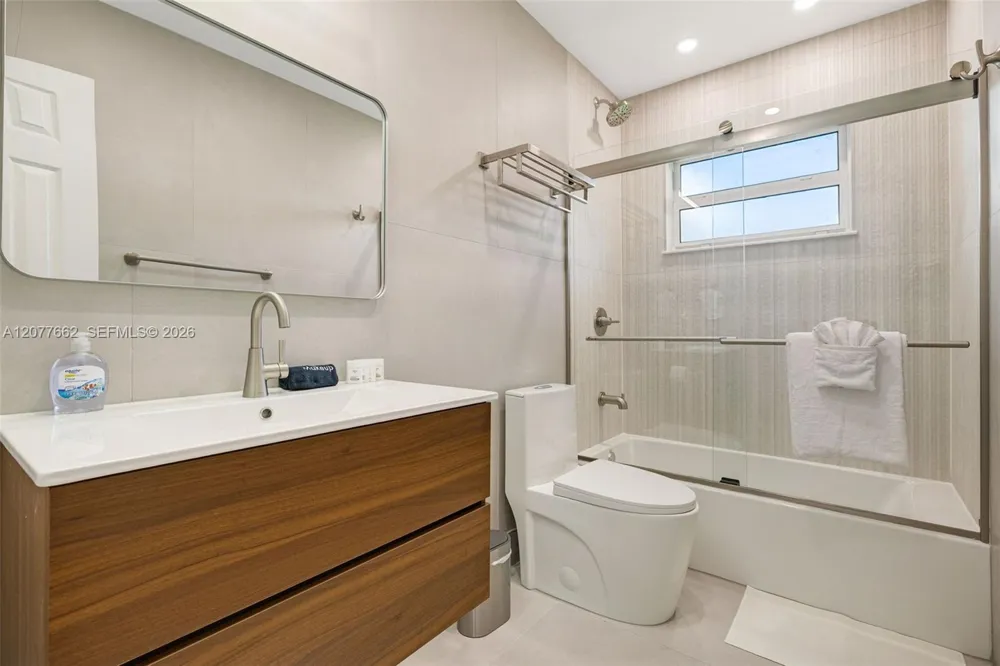 220 NE 10th Ave Hallandale Beach, FL 33009