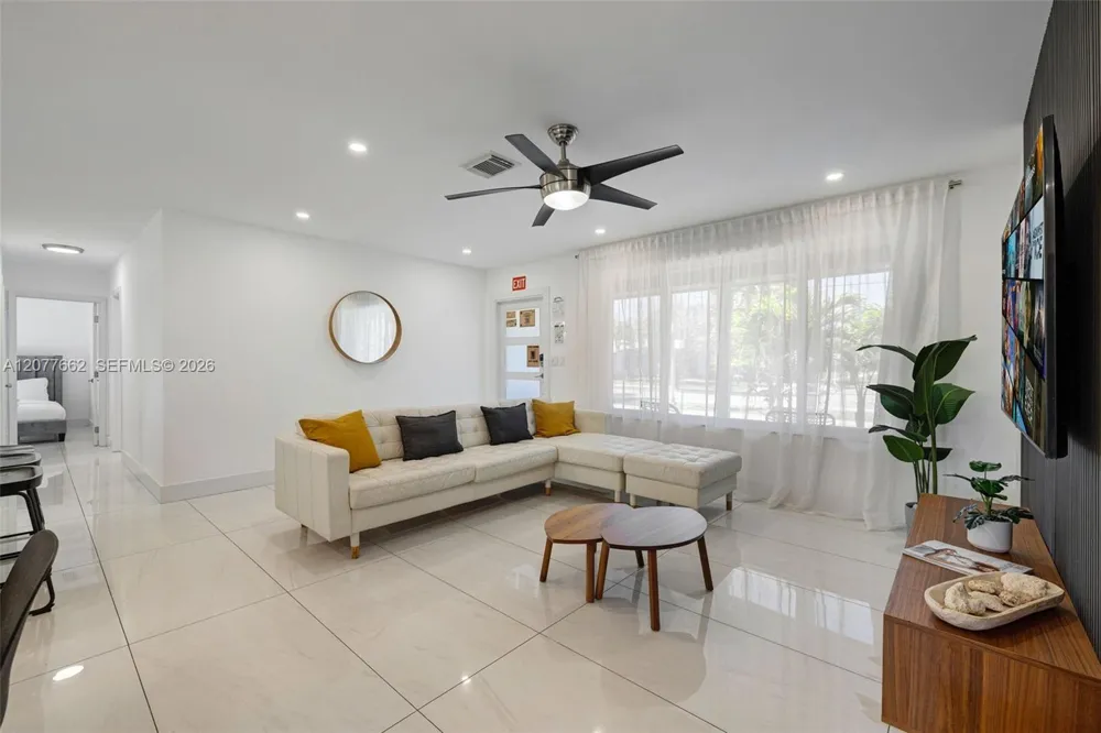 220 NE 10th Ave Hallandale Beach, FL 33009