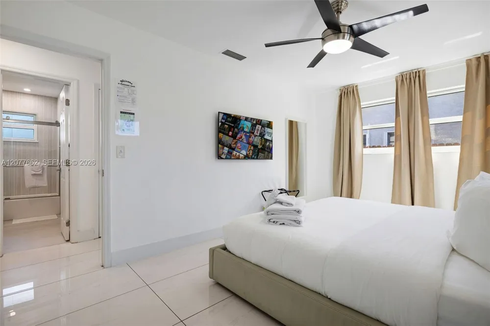220 NE 10th Ave Hallandale Beach, FL 33009