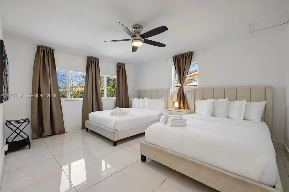220 NE 10th Ave Hallandale Beach, FL 33009