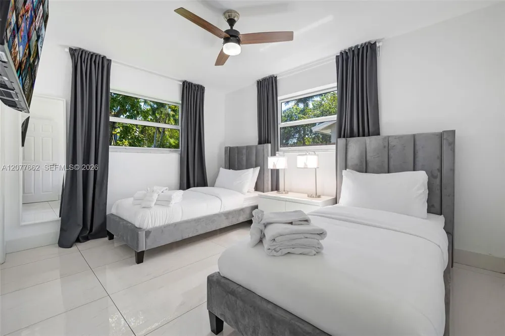220 NE 10th Ave Hallandale Beach, FL 33009
