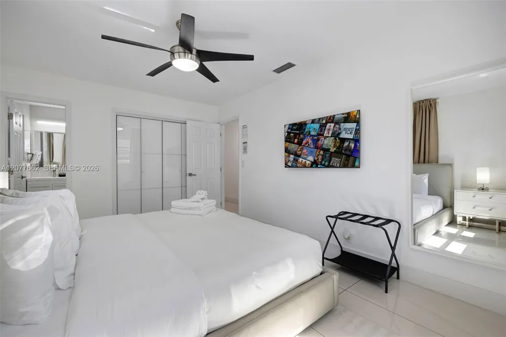 220 NE 10th Ave Hallandale Beach, FL 33009