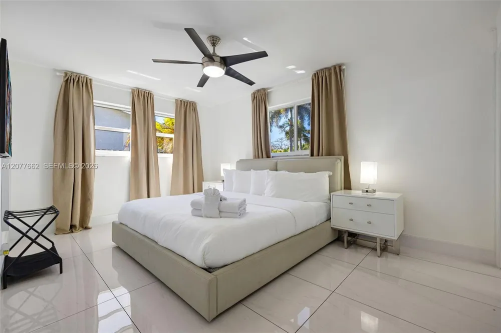 220 NE 10th Ave Hallandale Beach, FL 33009