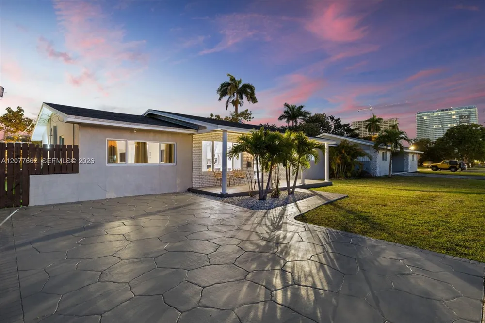 220 NE 10th Ave Hallandale Beach, FL 33009