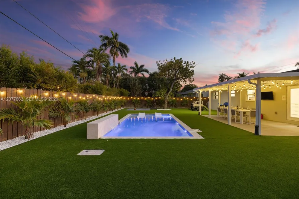 220 NE 10th Ave Hallandale Beach, FL 33009