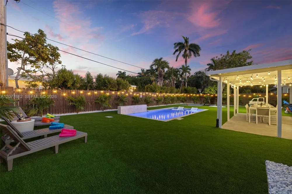 220 NE 10th Ave Hallandale Beach, FL 33009