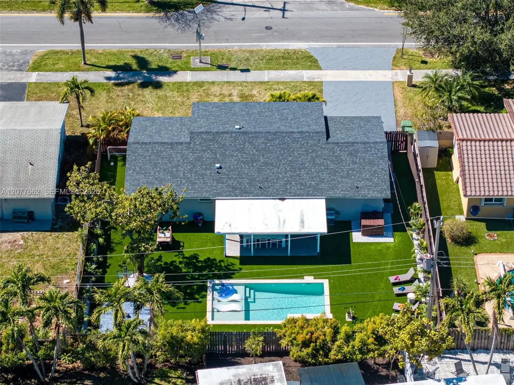 220 NE 10th Ave Hallandale Beach, FL 33009