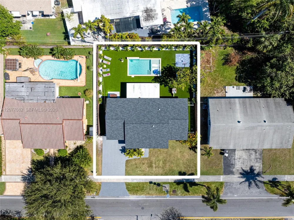 220 NE 10th Ave Hallandale Beach, FL 33009
