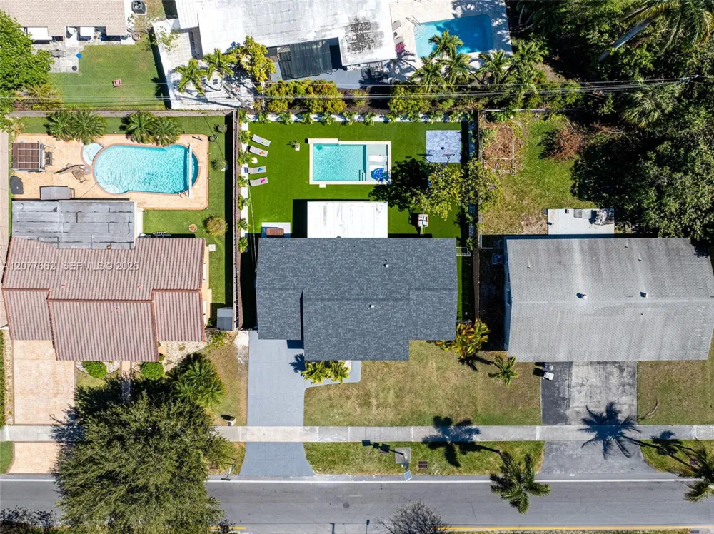 220 NE 10th Ave Hallandale Beach, FL 33009
