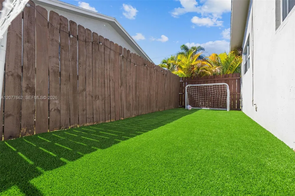 220 NE 10th Ave Hallandale Beach, FL 33009