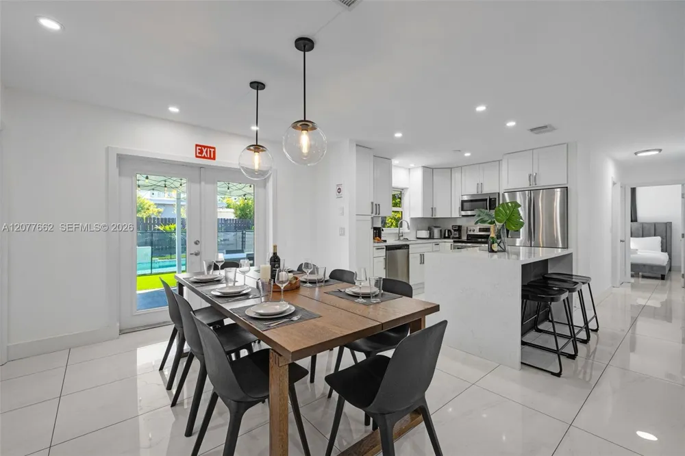 220 NE 10th Ave Hallandale Beach, FL 33009