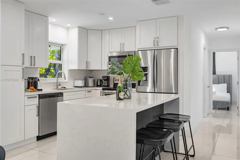 220 NE 10th Ave Hallandale Beach, FL 33009