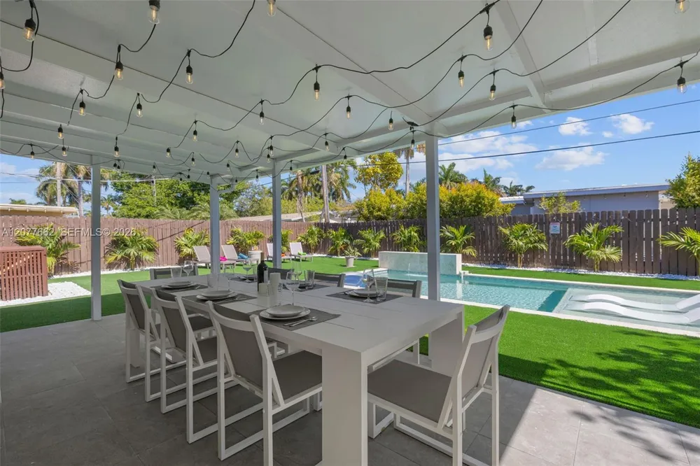 220 NE 10th Ave Hallandale Beach, FL 33009