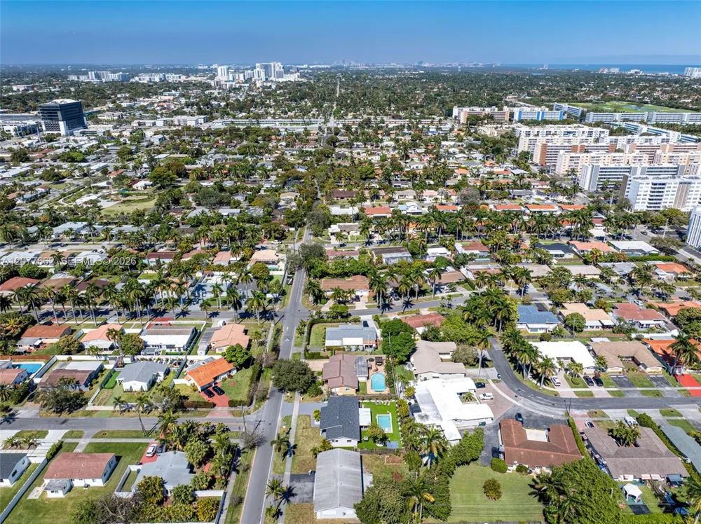 220 NE 10th Ave Hallandale Beach, FL 33009