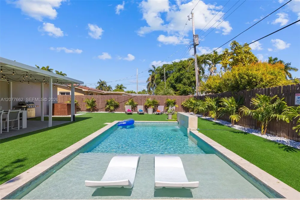 220 NE 10th Ave Hallandale Beach, FL 33009