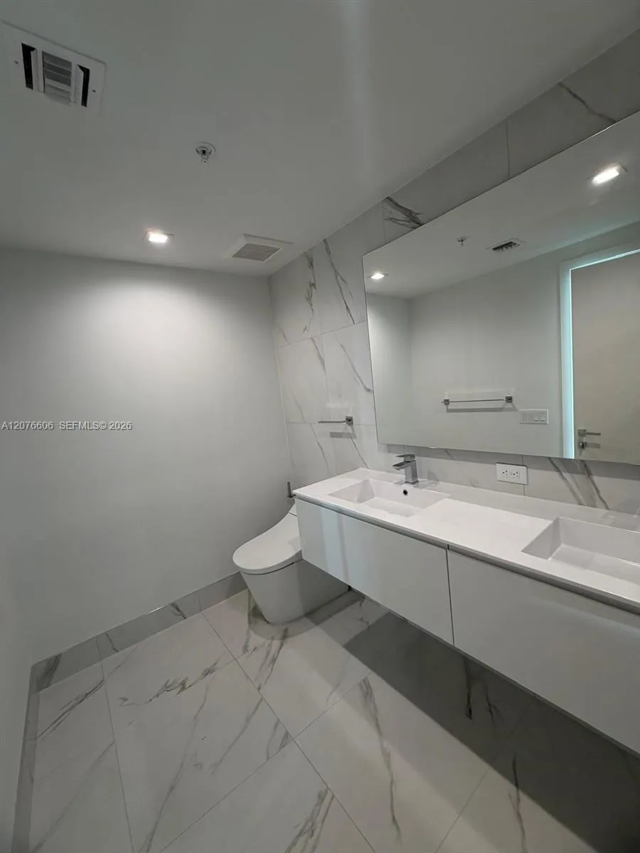 1170 E HALLANDALE BEACH BLVD #607 Hallandale Beach, FL 33009