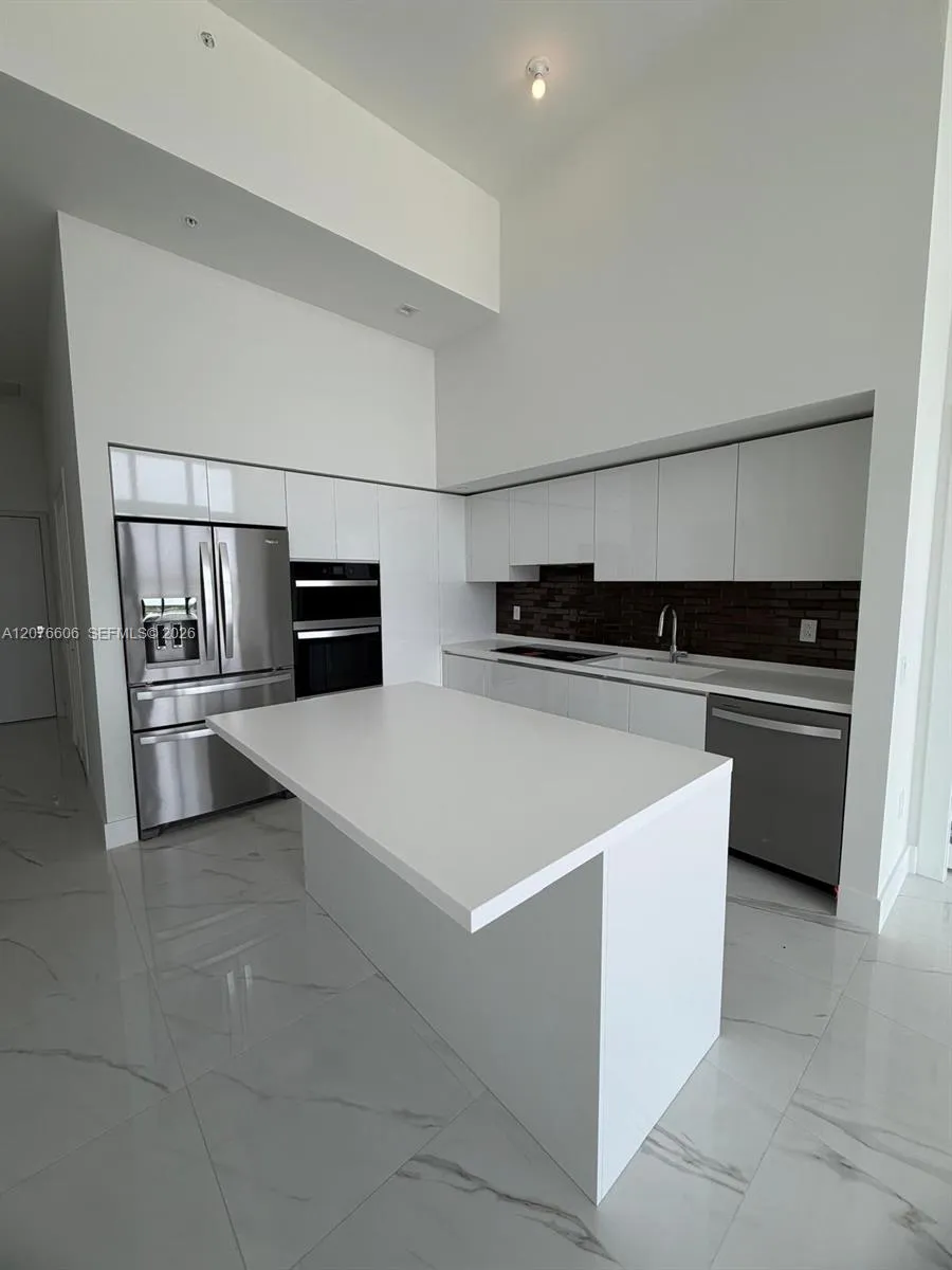 1170 E HALLANDALE BEACH BLVD #607 Hallandale Beach, FL 33009