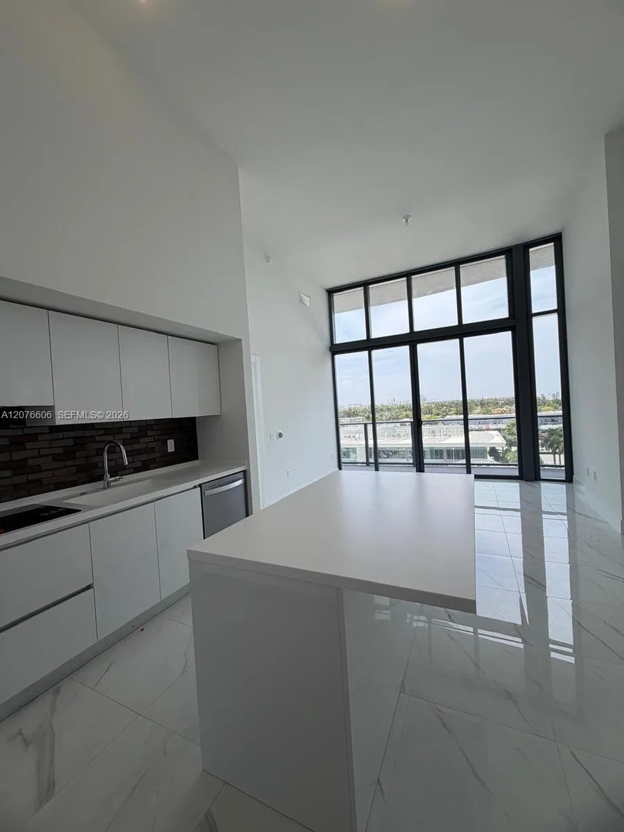1170 E HALLANDALE BEACH BLVD #607 Hallandale Beach, FL 33009