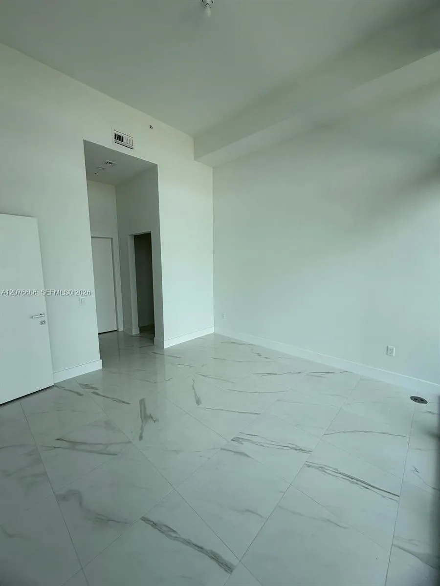 1170 E HALLANDALE BEACH BLVD #607 Hallandale Beach, FL 33009