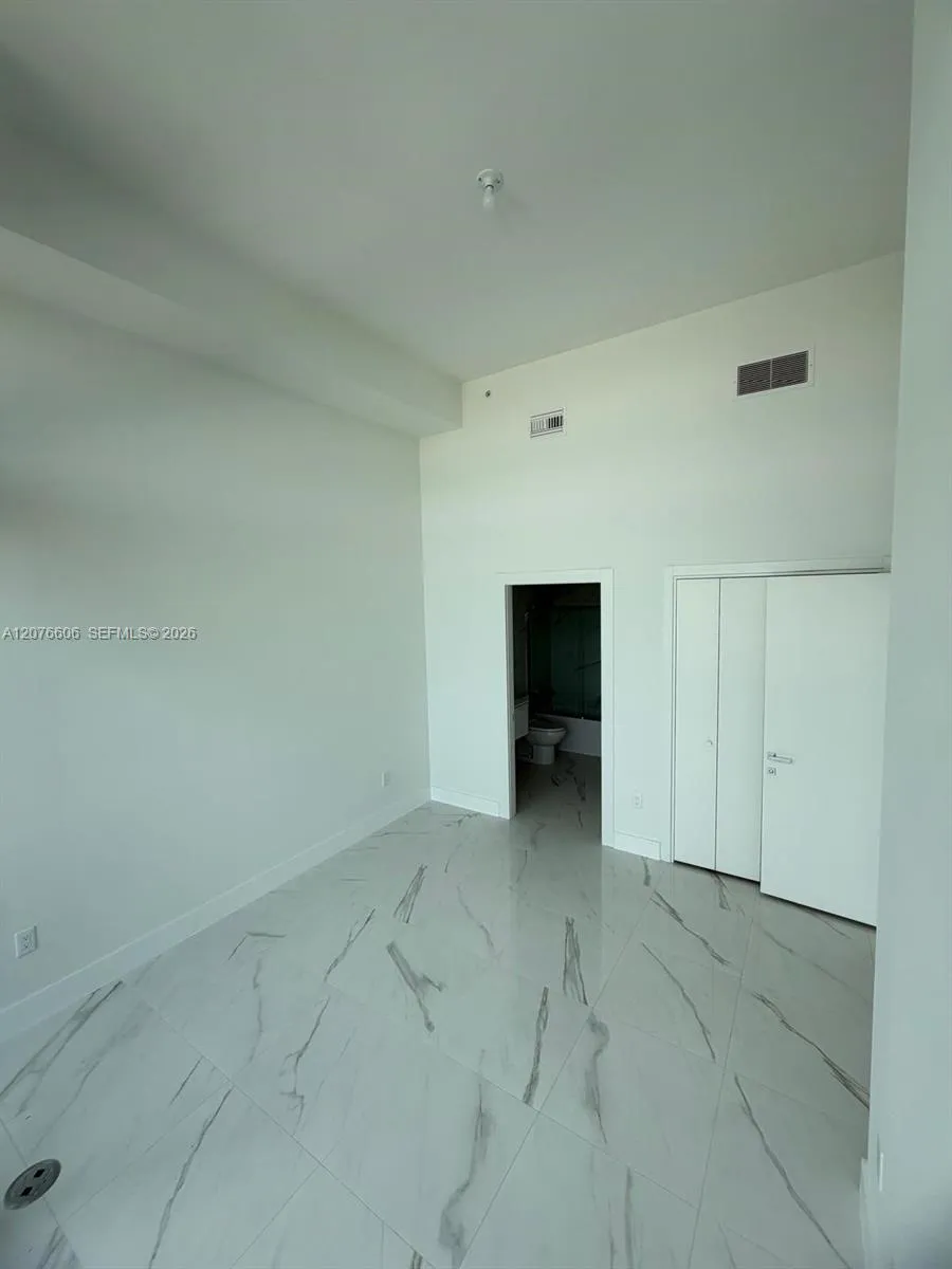 1170 E HALLANDALE BEACH BLVD #607 Hallandale Beach, FL 33009