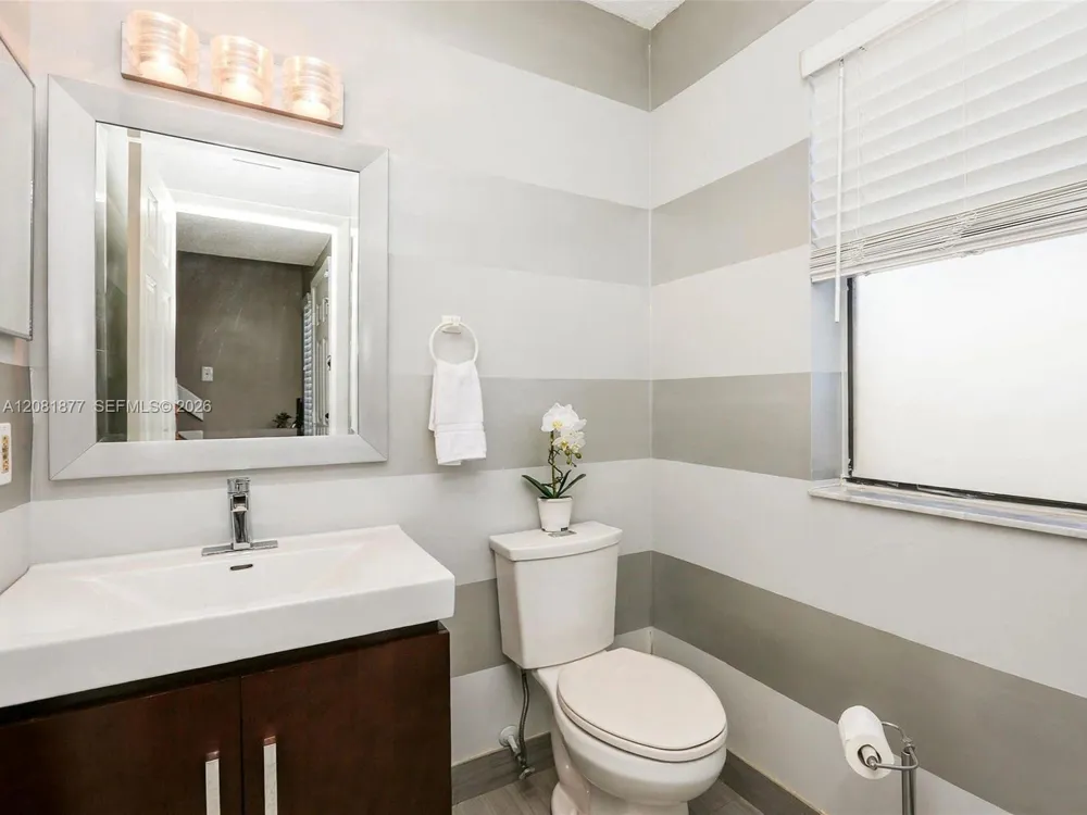 5200 NW 31st Ave #153 Fort Lauderdale, FL 33309