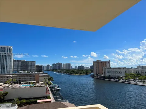 1833 S Ocean Dr #812