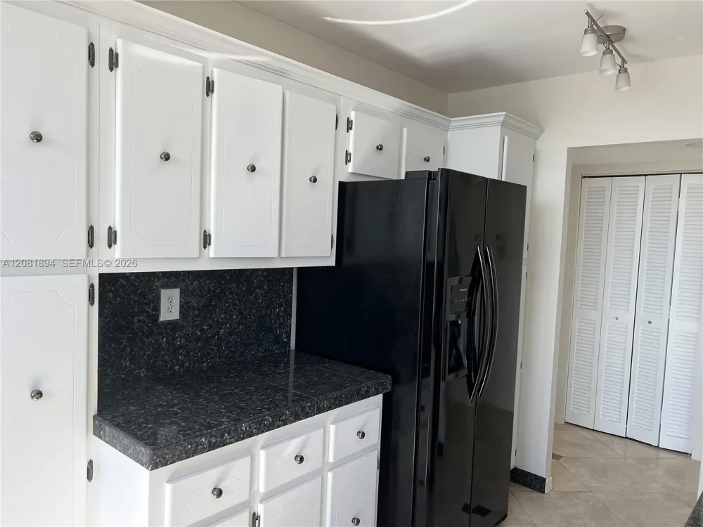 1833 S Ocean Dr #812 Hallandale Beach, FL 33009