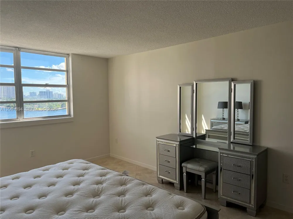 1833 S Ocean Dr #812 Hallandale Beach, FL 33009