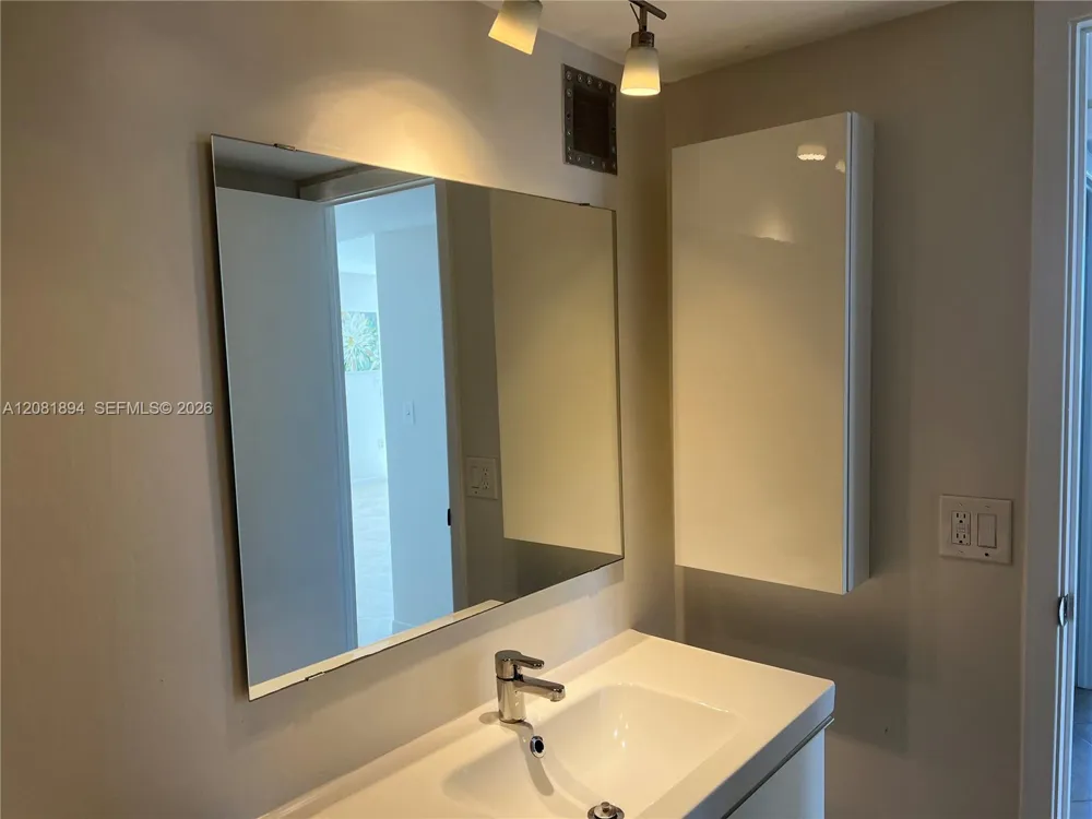 1833 S Ocean Dr #812 Hallandale Beach, FL 33009