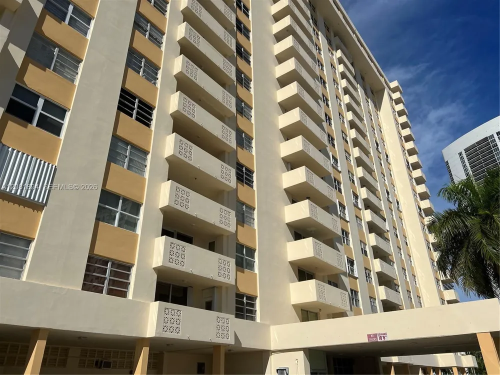 1833 S Ocean Dr #812 Hallandale Beach, FL 33009