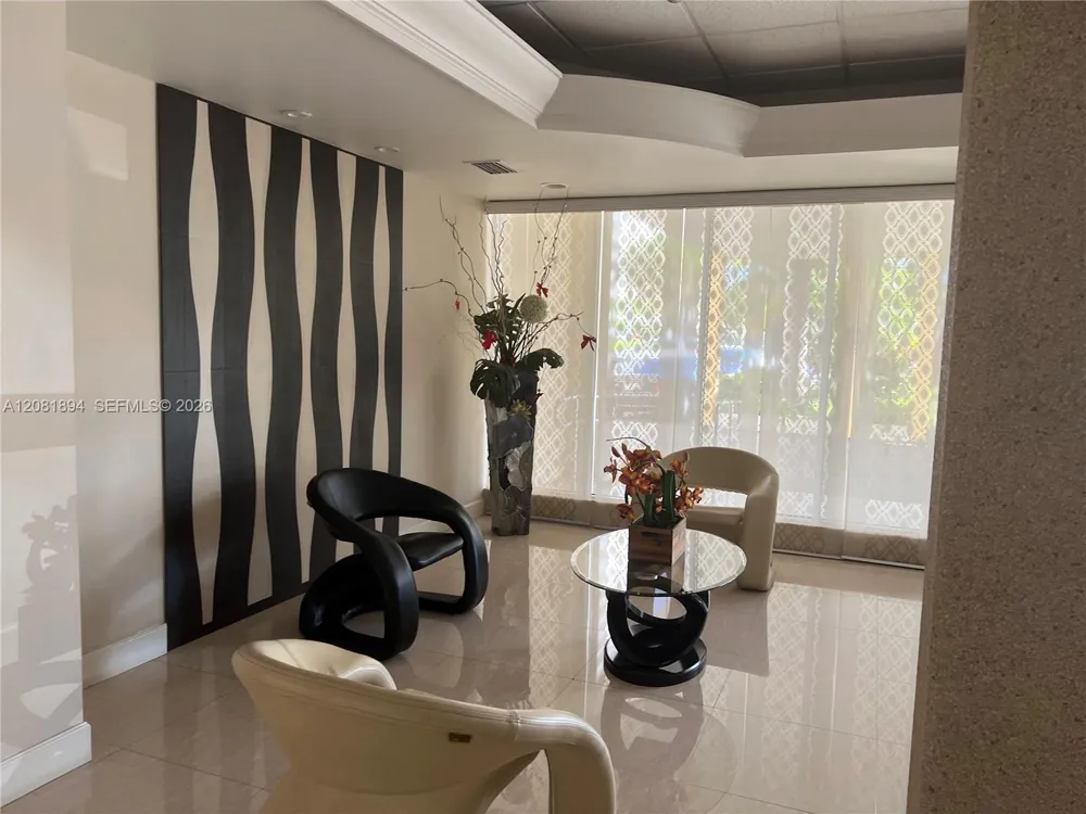 1833 S Ocean Dr #812 Hallandale Beach, FL 33009