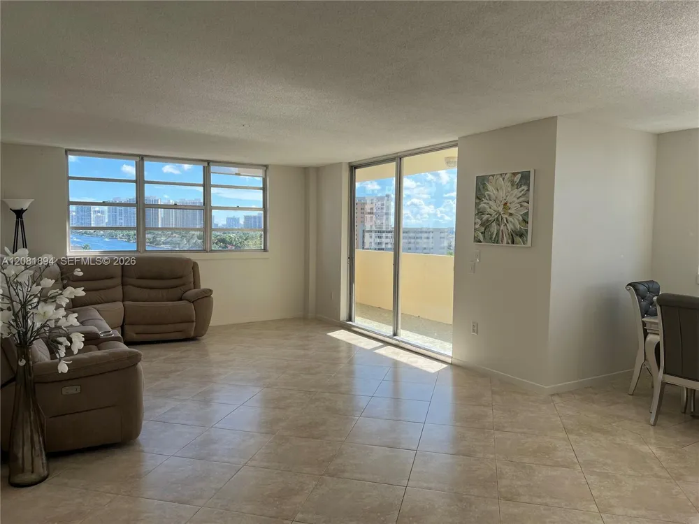 1833 S Ocean Dr #812 Hallandale Beach, FL 33009