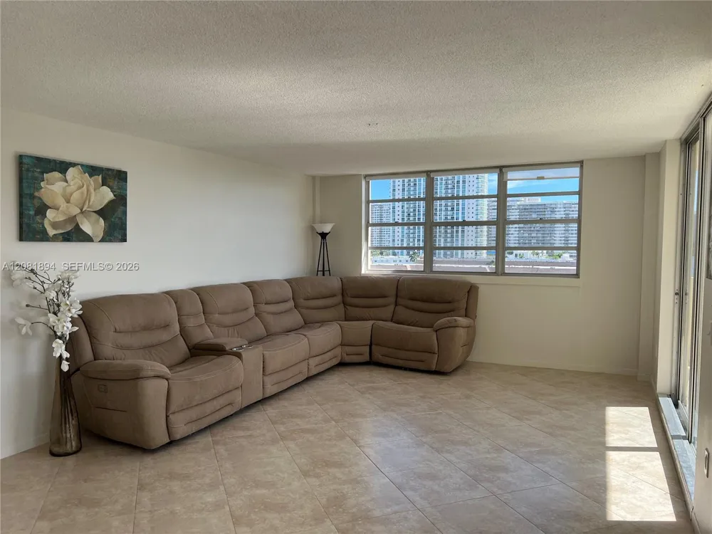 1833 S Ocean Dr #812 Hallandale Beach, FL 33009