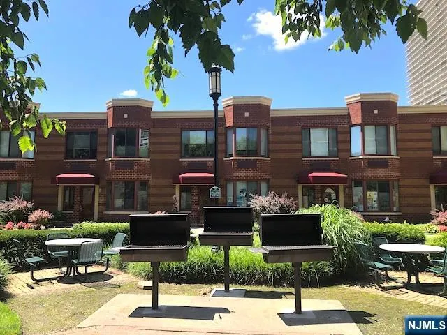100 Old Palisade Road 1505 Fort Lee, NJ 07024