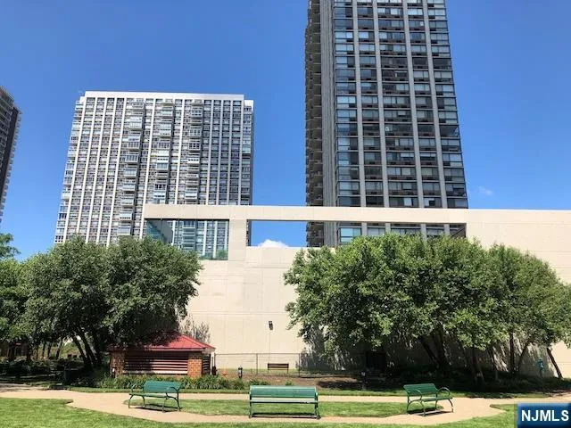 100 Old Palisade Road 1505 Fort Lee, NJ 07024