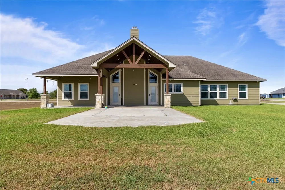 36 Meadow Creek Drive Inez, TX 77968