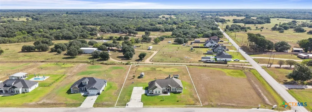 36 Meadow Creek Drive Inez, TX 77968
