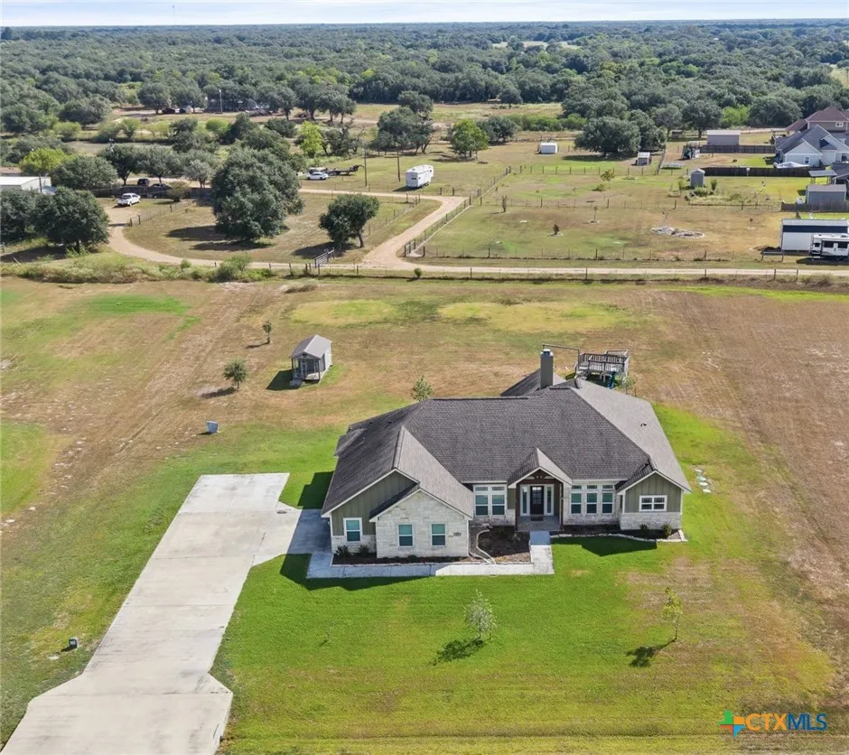36 Meadow Creek Drive Inez, TX 77968