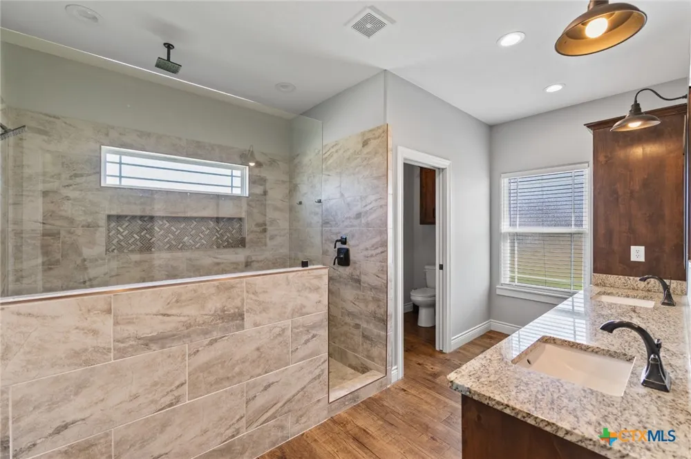 36 Meadow Creek Drive Inez, TX 77968