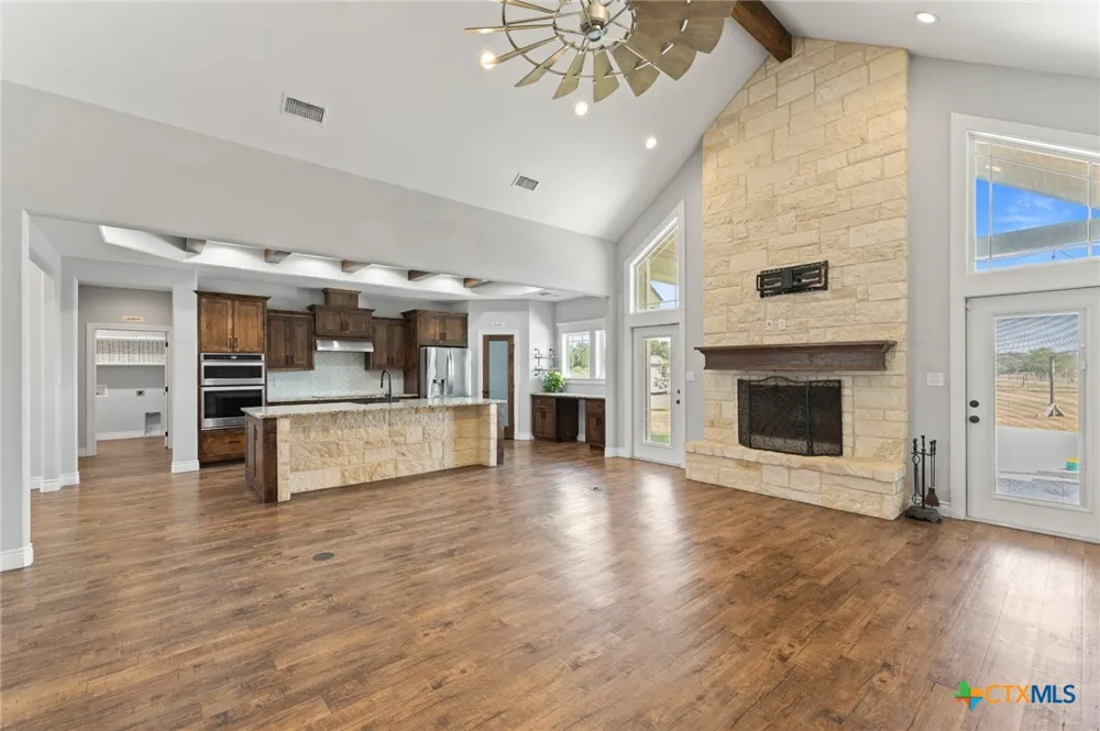 36 Meadow Creek Drive Inez, TX 77968