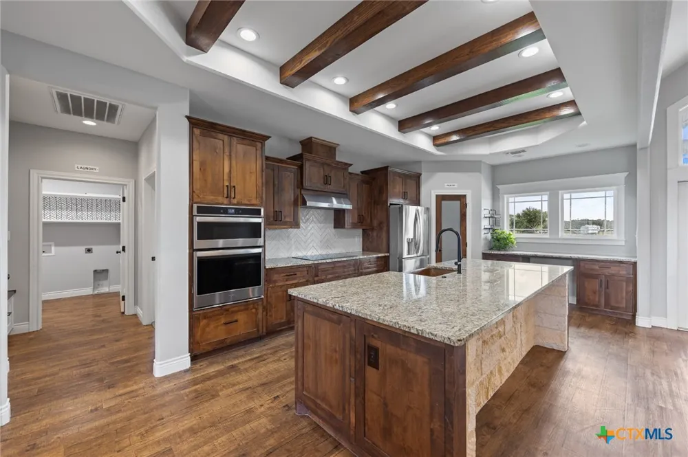 36 Meadow Creek Drive Inez, TX 77968