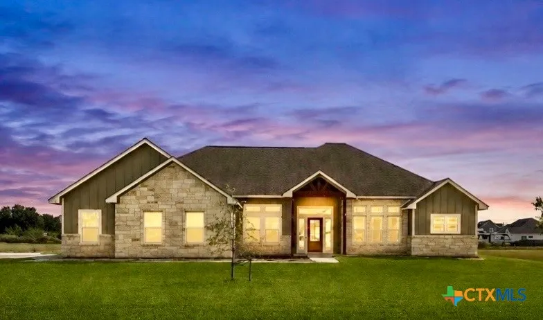 36 Meadow Creek Drive Inez, TX 77968